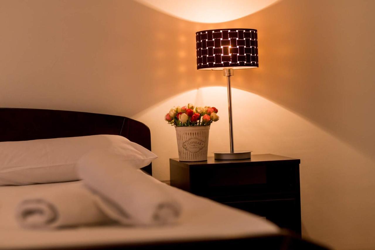 Hostel Royal Obrenovac  Экстерьер фото