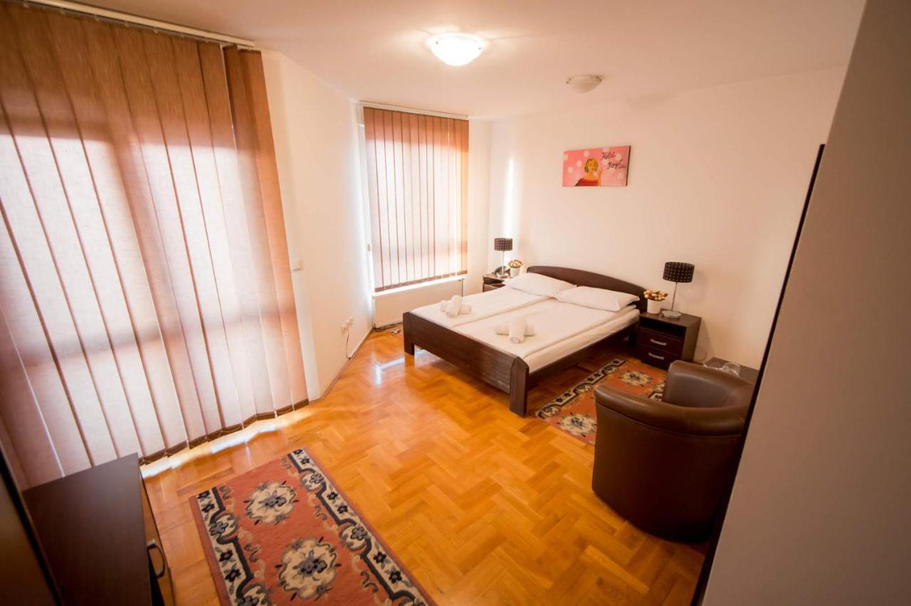 Hostel Royal Obrenovac  Экстерьер фото