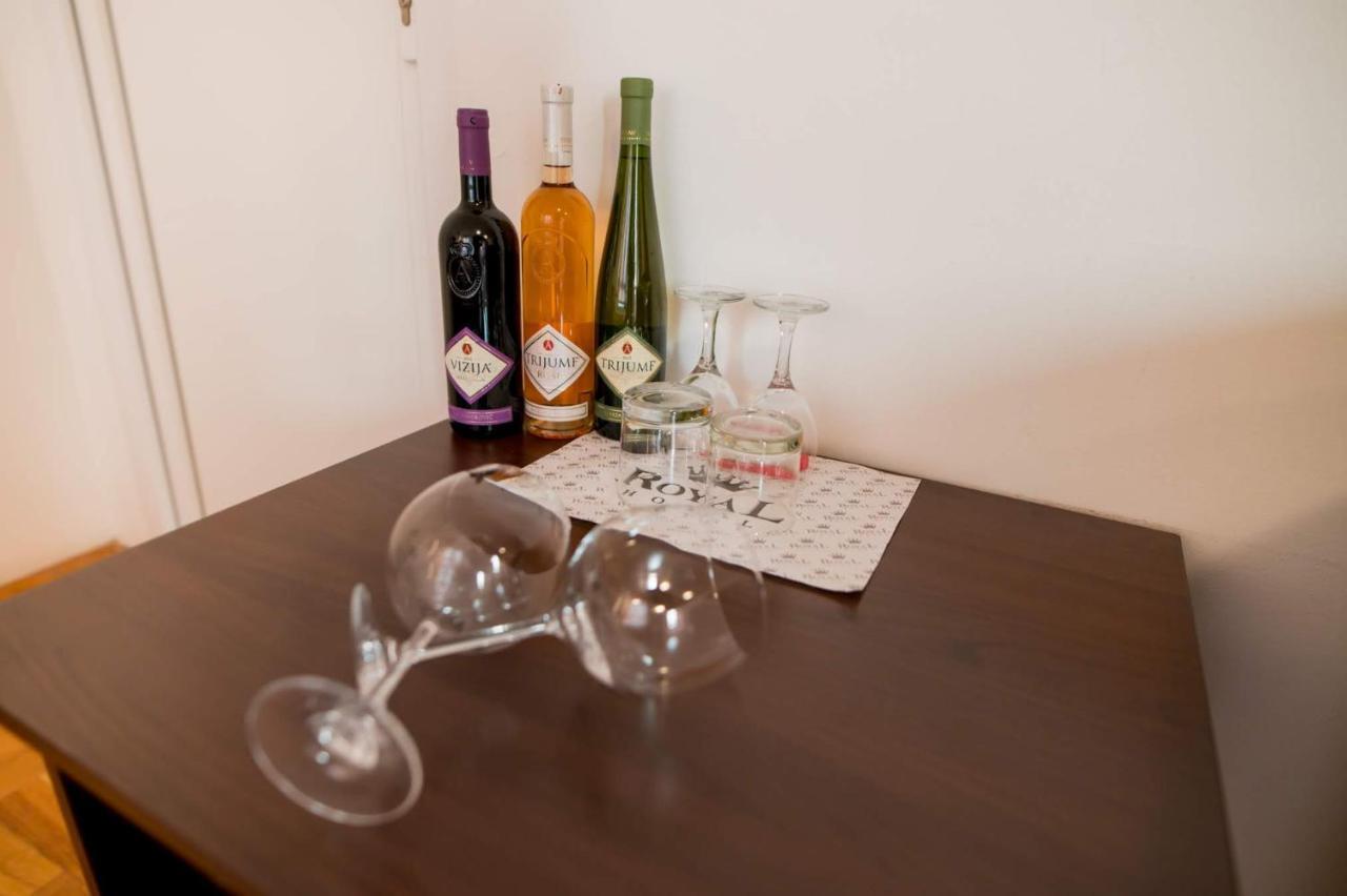 Hostel Royal Obrenovac  Экстерьер фото