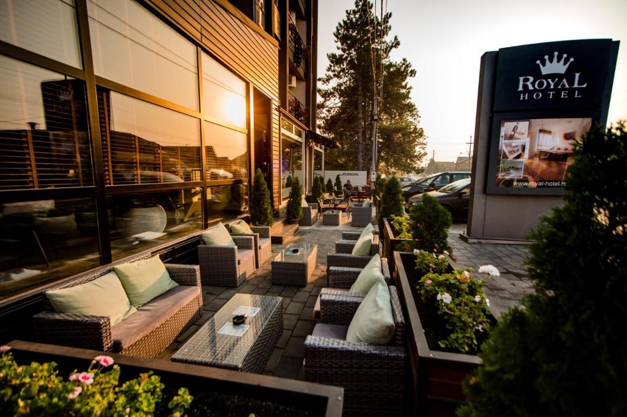 Hostel Royal Obrenovac  Экстерьер фото