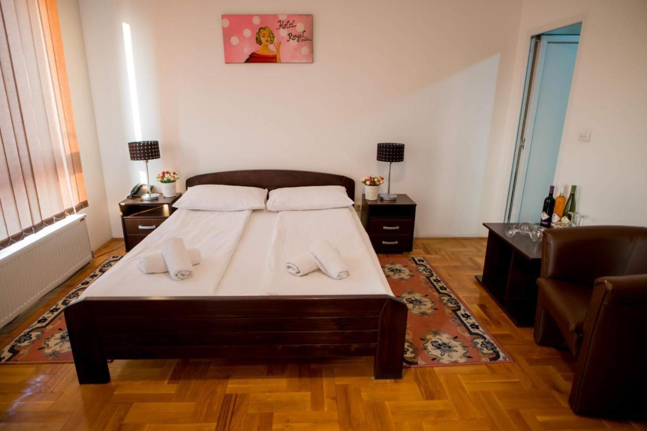 Hostel Royal Obrenovac  Экстерьер фото